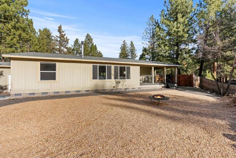 Just Around the Bend For 8 House in Deschutes River Woods