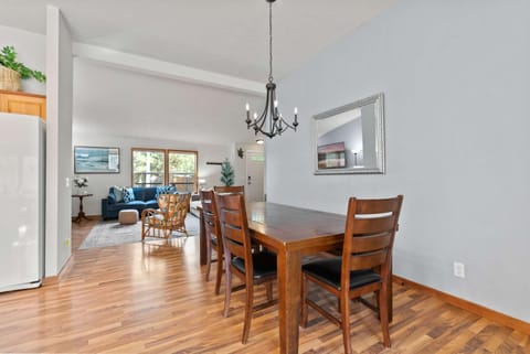 Just Around the Bend For 8 House in Deschutes River Woods