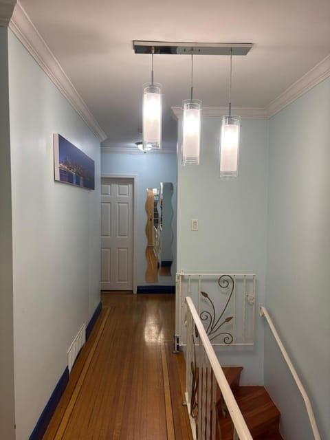 Charming Bright 3BR House - Upper Level Suite House in Burnaby