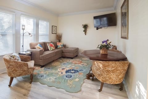 Mariposa Coral Home for 4 Apartment in Kerrville