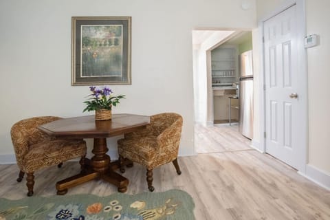 Mariposa Coral Home for 4 Apartment in Kerrville