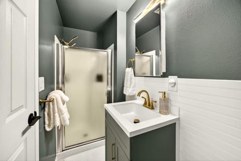 Starwood Sanctuary House in Central Point