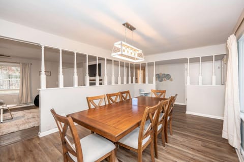 The Terrace Timber House For 8 House in Hamilton