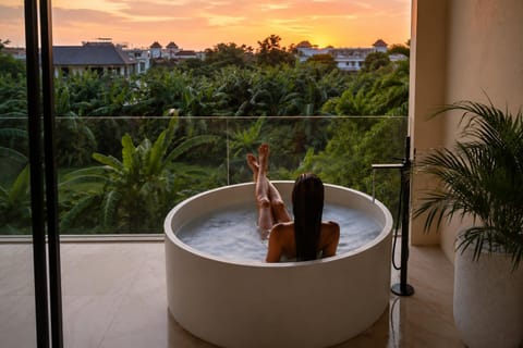 People, Natural landscape, Hot Tub, View (from property/room), Balcony/Terrace, Sunrise, Sunset, group of guests