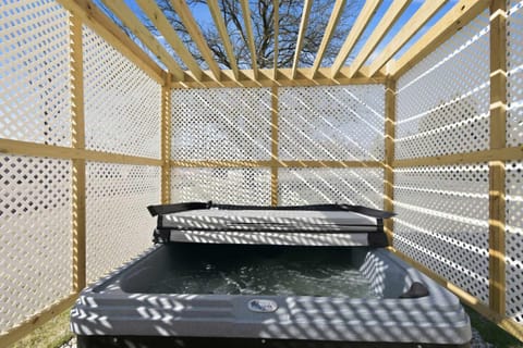 Nookside Grand Estate For 8 House in Hamilton