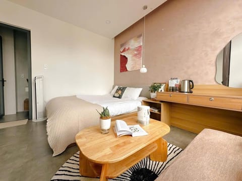Bed, Living room, Photo of the whole room