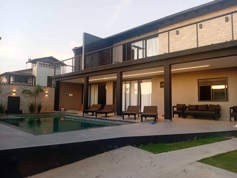 Property building, Patio, Day, Balcony/Terrace, Pool view, Swimming pool, sunbed