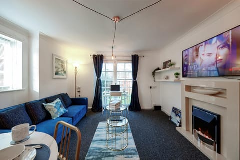 TV and multimedia, Living room, Seating area, Evening entertainment, fireplace, internet