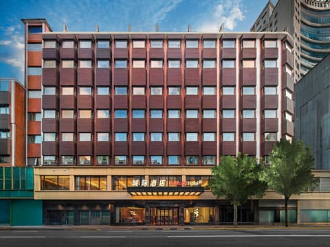 Property building, Day
