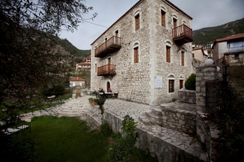 Facade/entrance, Bird's eye view, Mountain view