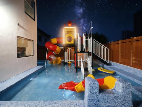 Aqua park, Swimming pool
