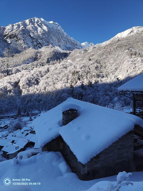 De Schoof, Mini-chalet walser avec une vue époustouflante Chalet in Canton of Valais