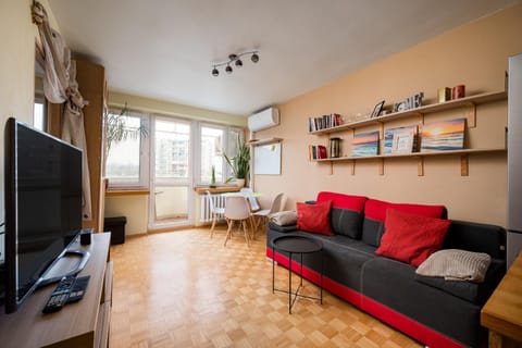 Communal lounge/ TV room, TV and multimedia, Living room, Seating area, Evening entertainment