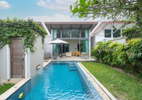 Property building, Garden, Swimming pool