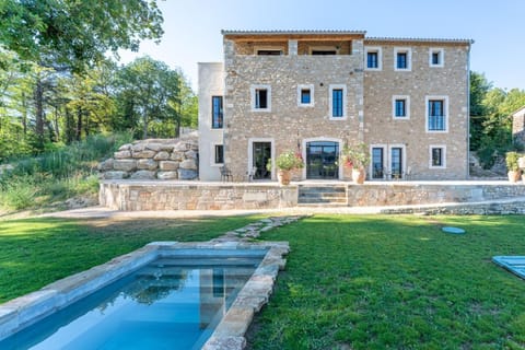 Property building, Facade/entrance, Garden view, Swimming pool