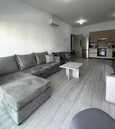 Kitchen or kitchenette, Living room, Seating area, Dining area, oven, stove