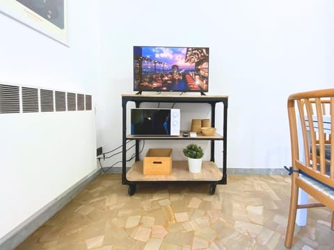 Modern Two-Room Apartment with Free Parking Apartment in Bologna