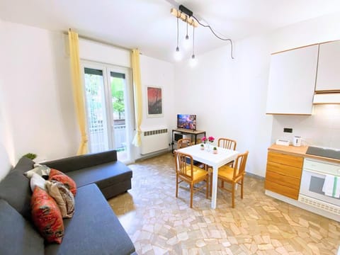 Modern Two-Room Apartment with Free Parking Apartment in Bologna