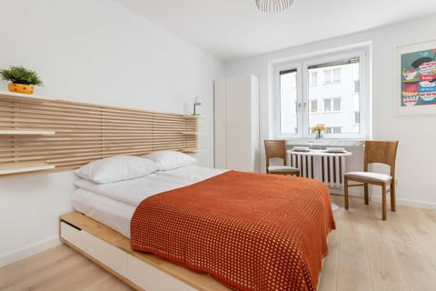 Bed, Living room, Photo of the whole room, Seating area, Dining area, Bedroom