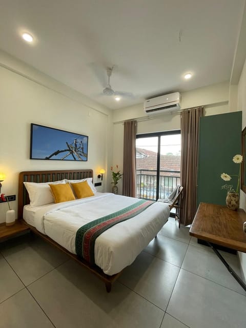 Bed, Photo of the whole room, Bedroom, air conditioner