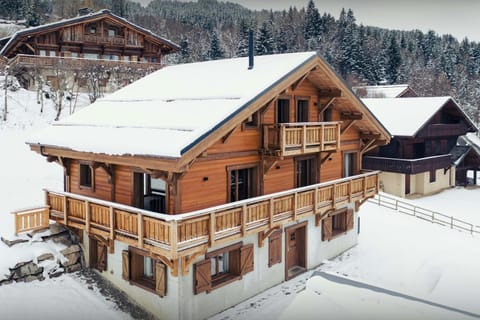 Property building, Day, Natural landscape, Mountain view