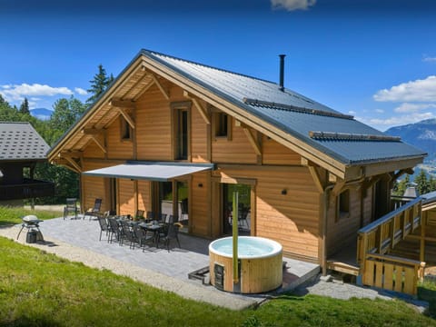 Property building, Day, Natural landscape, Summer, Garden, Garden view, Mountain view