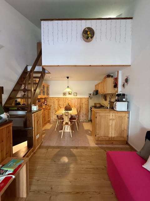 Dining area, minibar, oven