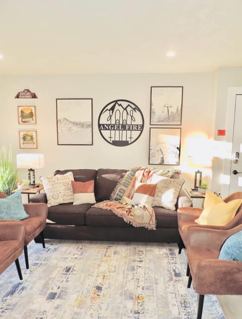 Modern getaway Relax bike hike and shred House in Angel Fire