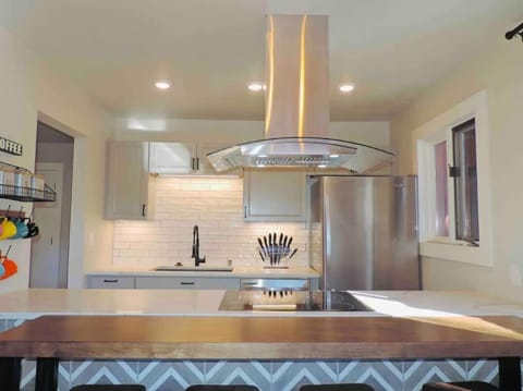 Modern getaway Relax bike hike and shred House in Angel Fire