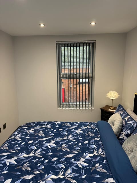 Marble Black Deluxe Apartment in Gloucester