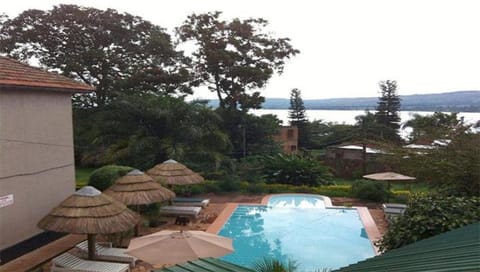Day, Pool view