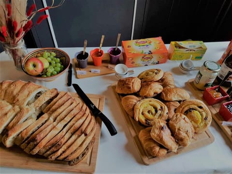 Food and drinks, Food, Breakfast, Continental breakfast