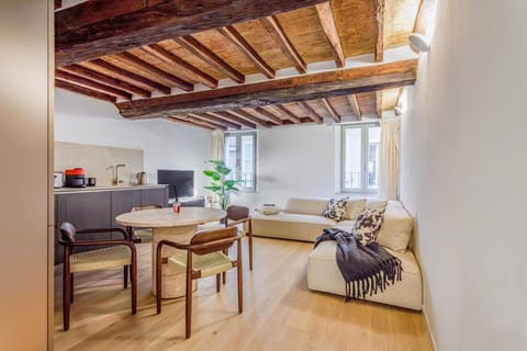 TV and multimedia, Kitchen or kitchenette, Living room, Dining area