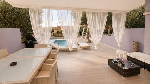 Patio, Pool view, Swimming pool, sunbed