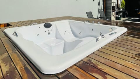 Hot Tub, Open Air Bath