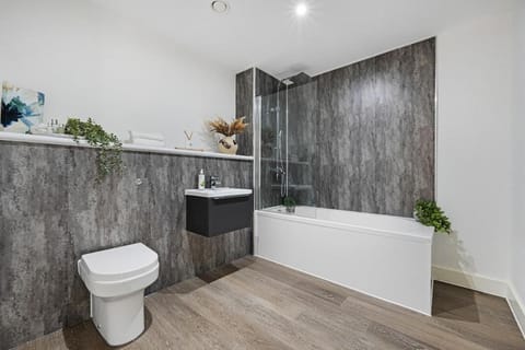 Shower, Toilet, Bathroom, Bath