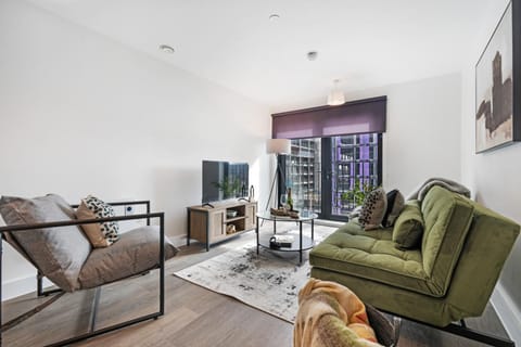 TV and multimedia, Living room, Seating area, Evening entertainment