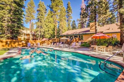 Cozy Kings Run Condo Hotel in Tahoe Vista