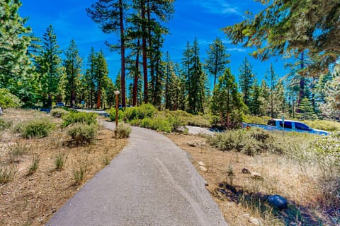 Cozy Kings Run Condo Hotel in Tahoe Vista