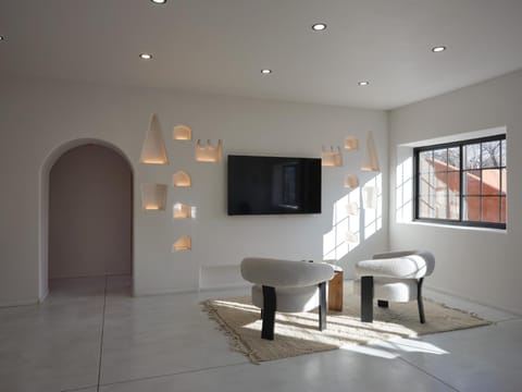 TV and multimedia, Seating area