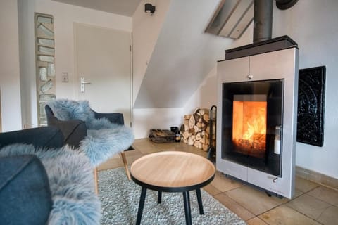 Living room, Seating area, fireplace, fireplace