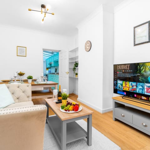 Living room, Seating area, Dining area