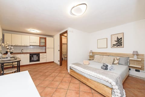 Bed, Kitchen or kitchenette, Living room, Photo of the whole room, Seating area, Dining area, Bedroom, minibar, pet friendly, stove