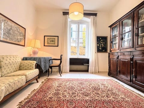 TV and multimedia, Living room, Photo of the whole room, Seating area, Bedroom