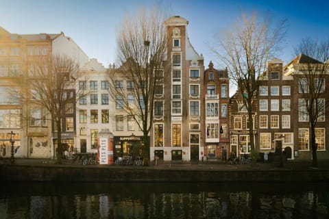 Property building, Location