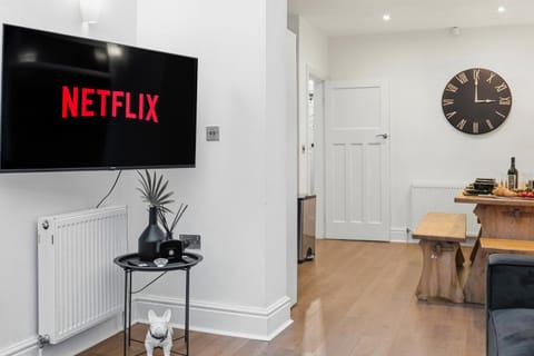 Communal lounge/ TV room, TV and multimedia