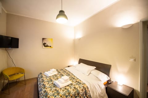 Bed, TV and multimedia, Photo of the whole room, Evening entertainment, Bedroom