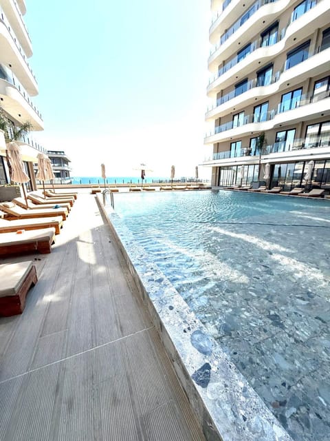 Pool view, Swimming pool, sunbed