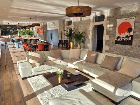 Living room, stove, kitchen