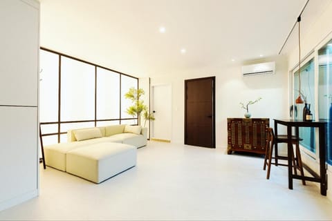 Living room, Photo of the whole room, Seating area